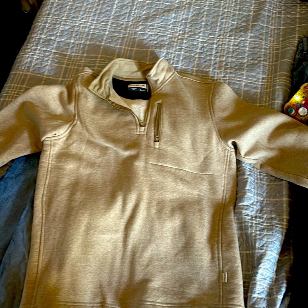 Magellan half/zip up, originally payed 90$, selling for 45$